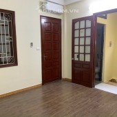 Bán nhà  Lê Duẩn, 4Tầng, đúc BTCT, cách 10m ra phố,  27m2, giá chỉ  4,25 tỷ  (còn thương lượng )